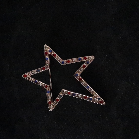 Brooches - Picture 3 of 5